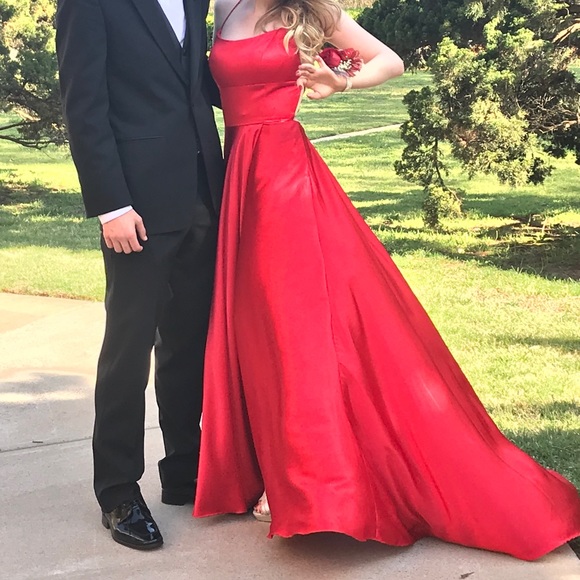 SHERRI HILL Prom/Homecoming Dress Style 51631 in Red — Size 0 - Picture 3 of 8